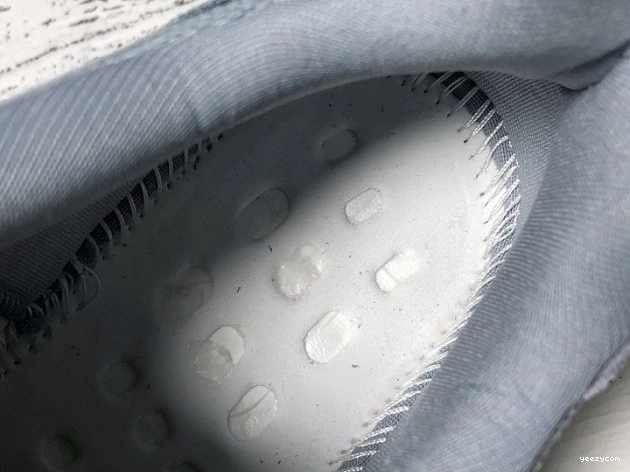 700 Blue v2 FV8424 Boost Hospital Yeezy Adidas 1101